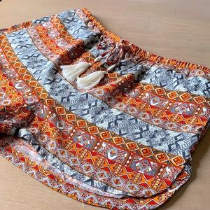 Boho tribal print shorts size 8 Atmosphere pockets